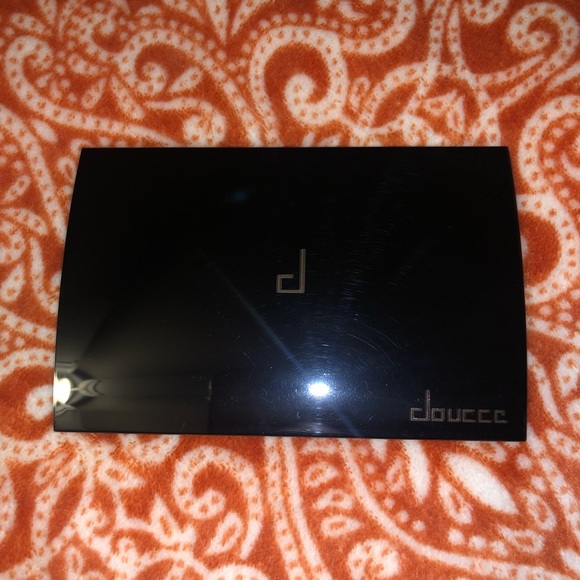 Doucce Eyeshadow Palate - Picture 3 of 3